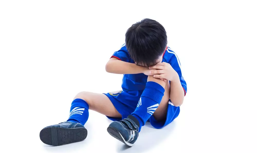 オスグッド病の少年