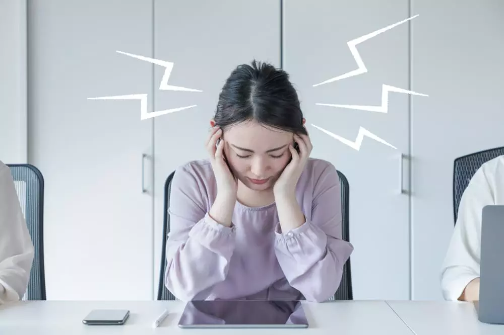 肩がこると頭痛
