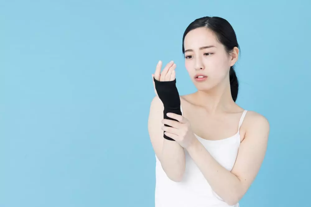 スポーツで手を使いすぎている